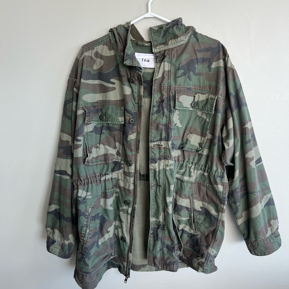 TNA Aritziq Camouflage Jacket green
